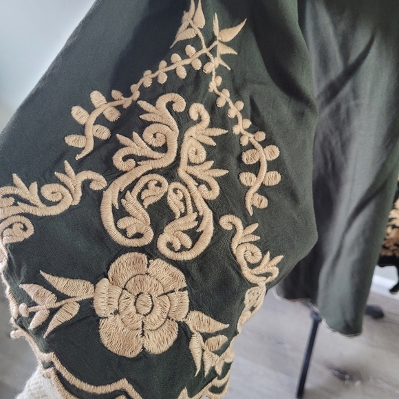 C/C CHIC CONNECTION Embroidered Beach cover-up or sundress M - Picture 4 of 6